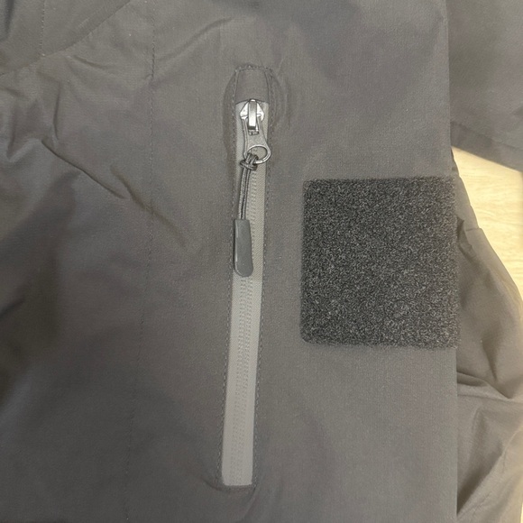 BAERSKIN WATERPROOF RAIN JACKET IN BLACK - XL - Picture 4 of 8